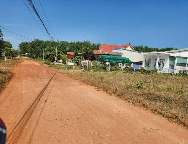 ACH bán đất gấp 3.500m2 giá 165 triệu, đất dân đông gần chợ